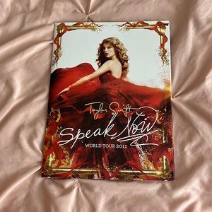 Taylor Swift Speak Now World Tour Book